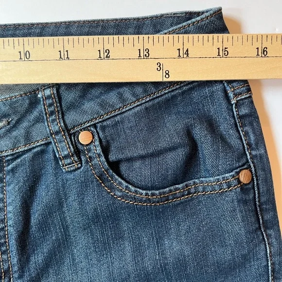 CAbi Dark blue classic 5 pocket mid-rise flare jeans Women’s Size 8 - Picture 8 of 10